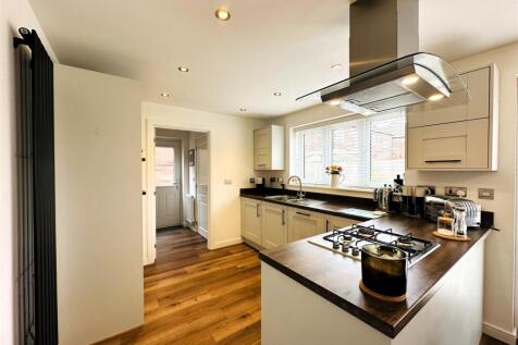 Kitchen2.jpg