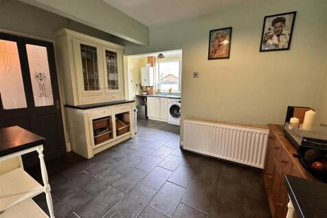 Kitchen1.jpg