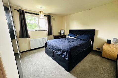 Bedroom 1.jpg