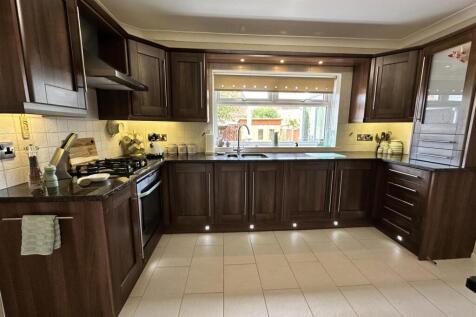 Kitchen1.jpg