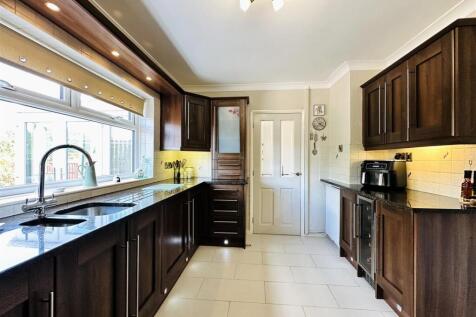 Kitchen2.jpg