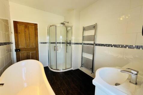Bathroom 2.jpg