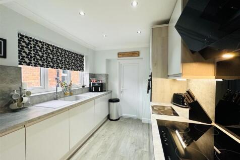Kitchen 3.jpg
