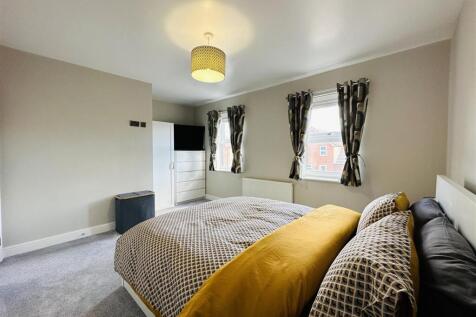 bedroom one.jpg