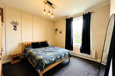 Bed 2.jpg