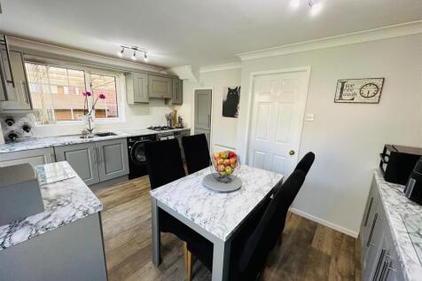 Kitchen 2.jpg