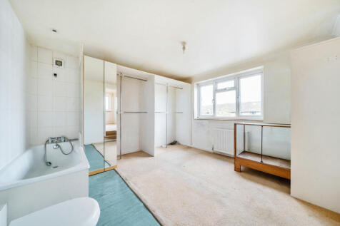 Dressing/Bathroom