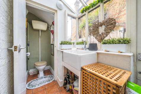 Cloakroom/Wc