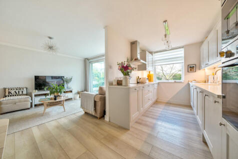 Sitting Room/Kitchen