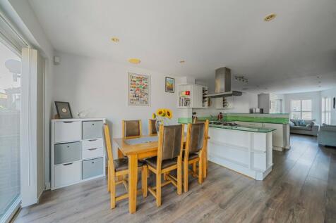 Kitchen/Dining Area