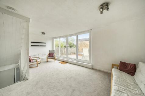 Living Room/Bedroom