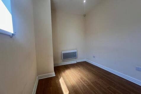 holly house bedroom.jpg