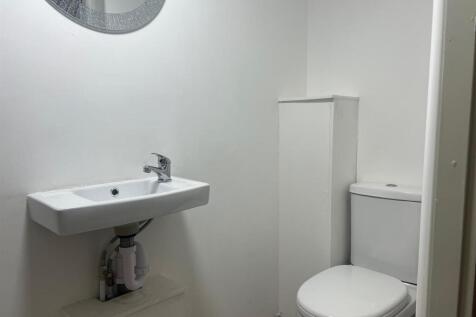 drake street 12 shower2.jpg