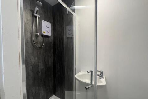 taylors shower1.jpg