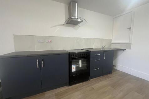 flat 1 kitchen.jpg
