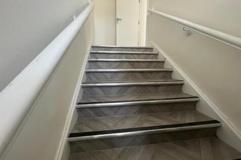 Flat2 entrance stairs.jpg