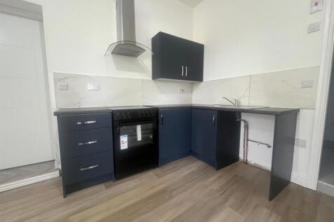 flat 2 kitchen.jpg