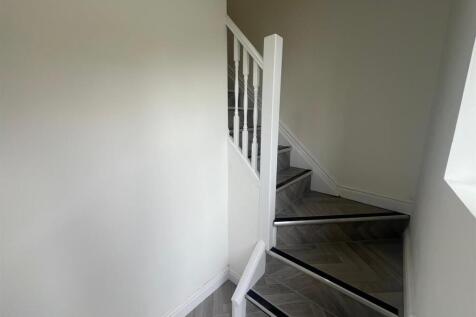 flat 3 stairs.jpg