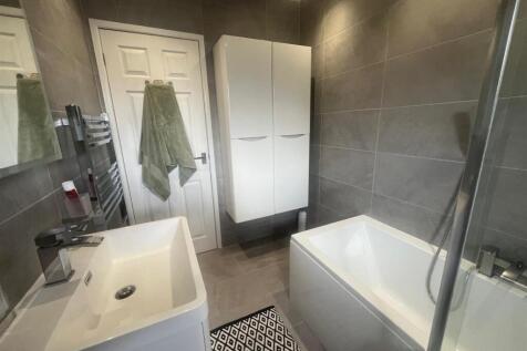 Holgate bathroom1.jpg