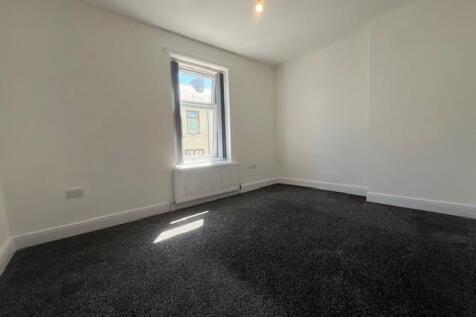 grange bed 1.jpg