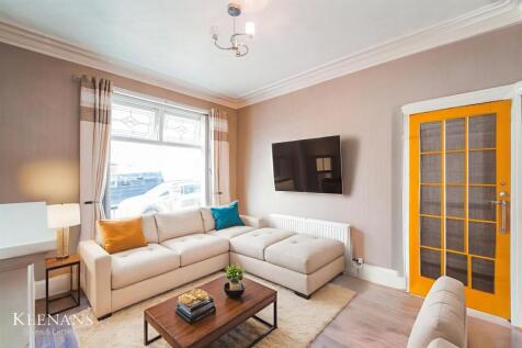 DSC01132 - Living Room - Standard - 1-2.jpg