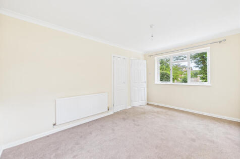 MAIN BEDROOM