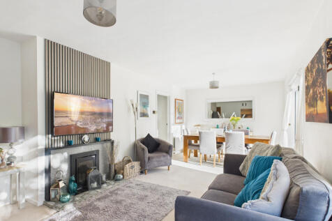 CAM02909G0-PR0508-STILL007