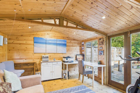 CAM02909G0-PR0508-STILL001