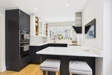 CAM01984G0-PR0527-STILL009