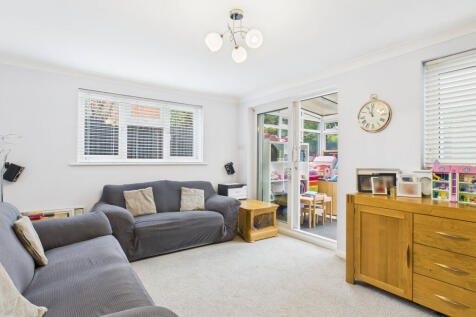 CAM01984G0-PR0527-STILL012