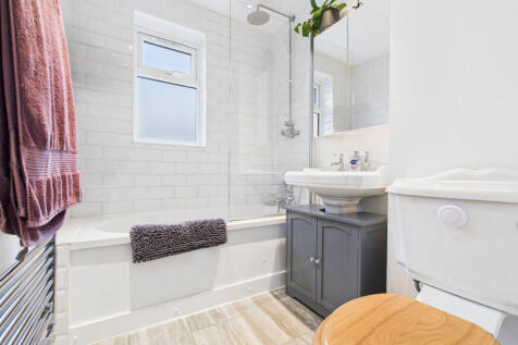 CAM01984G0-PR0527-STILL020