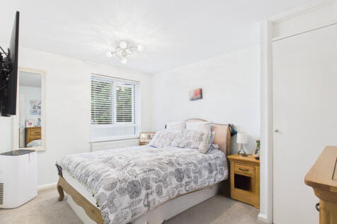 CAM01984G0-PR0527-STILL018