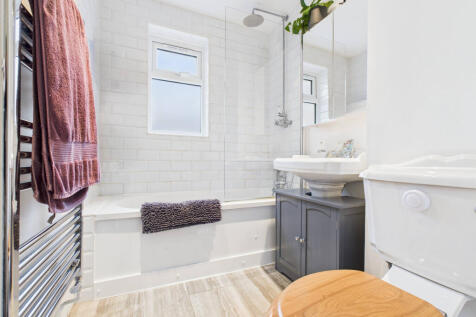 CAM01984G0-PR0527-STILL019