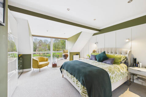 CAM01984G0-PR0529-STILL016