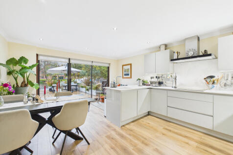 CAM01984G0-PR0529-STILL001