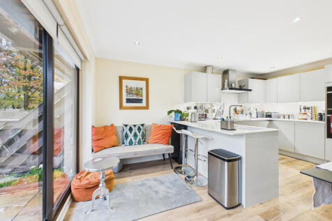 CAM01984G0-PR0529-STILL005