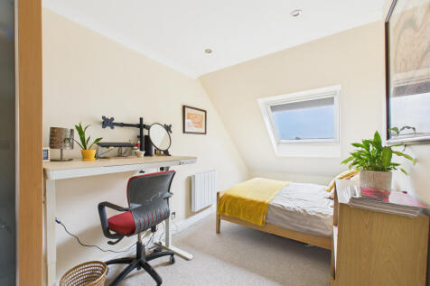 CAM01984G0-PR0529-STILL007