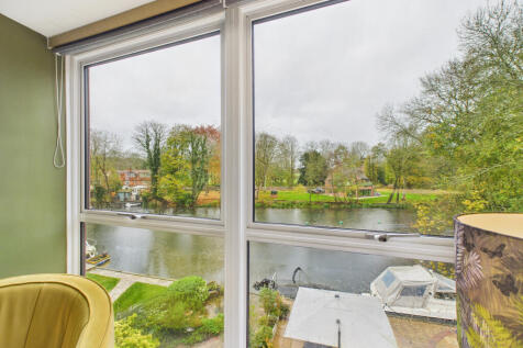 CAM01984G0-PR0529-STILL017