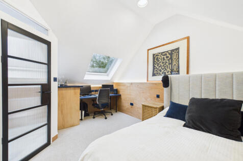 CAM01984G0-PR0529-STILL025