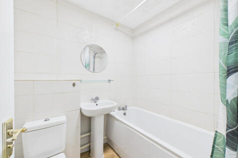 CAM01984G0-PR0533-STILL008