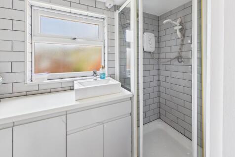 SHOWER ROOM (2)