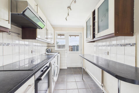 CAM02909G0-PR0502-STILL005