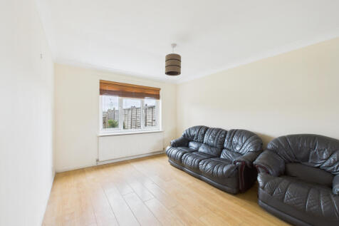 CAM02909G0-PR0502-STILL004