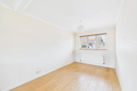 CAM02909G0-PR0502-STILL001