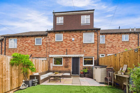 CAM01354G0-PR0563-STILL001