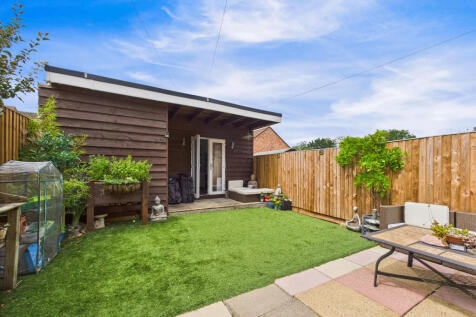 CAM01354G0-PR0563-STILL004