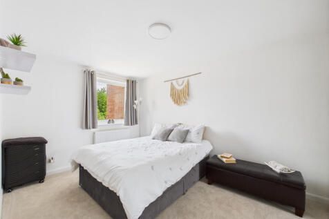 CAM01354G0-PR0563-STILL008