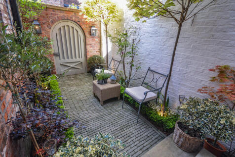 Courtyard Garden 