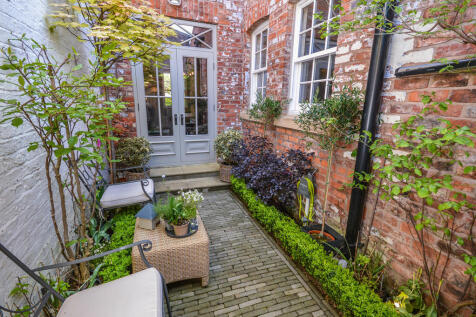 Courtyard Garden 