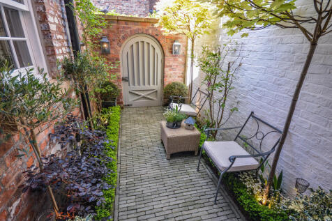 Courtyard Garden 